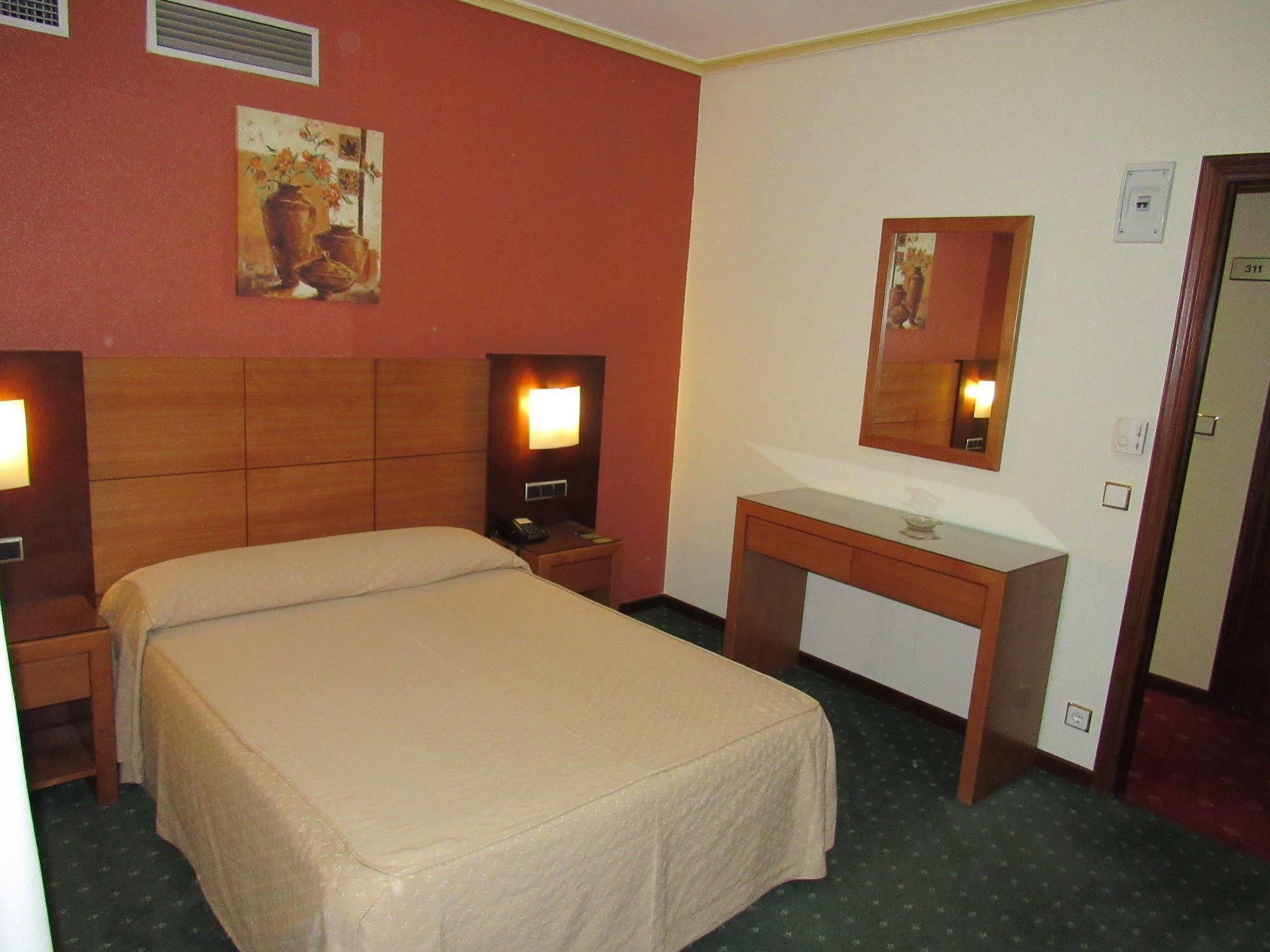 Virgen Del Camino Hotel 3*